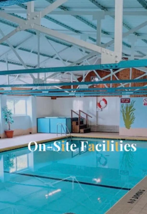 סוואנסי 44 Gower Holiday Village Ty Gwyr Cosy 2 Bedroom Chalet מראה חיצוני תמונה