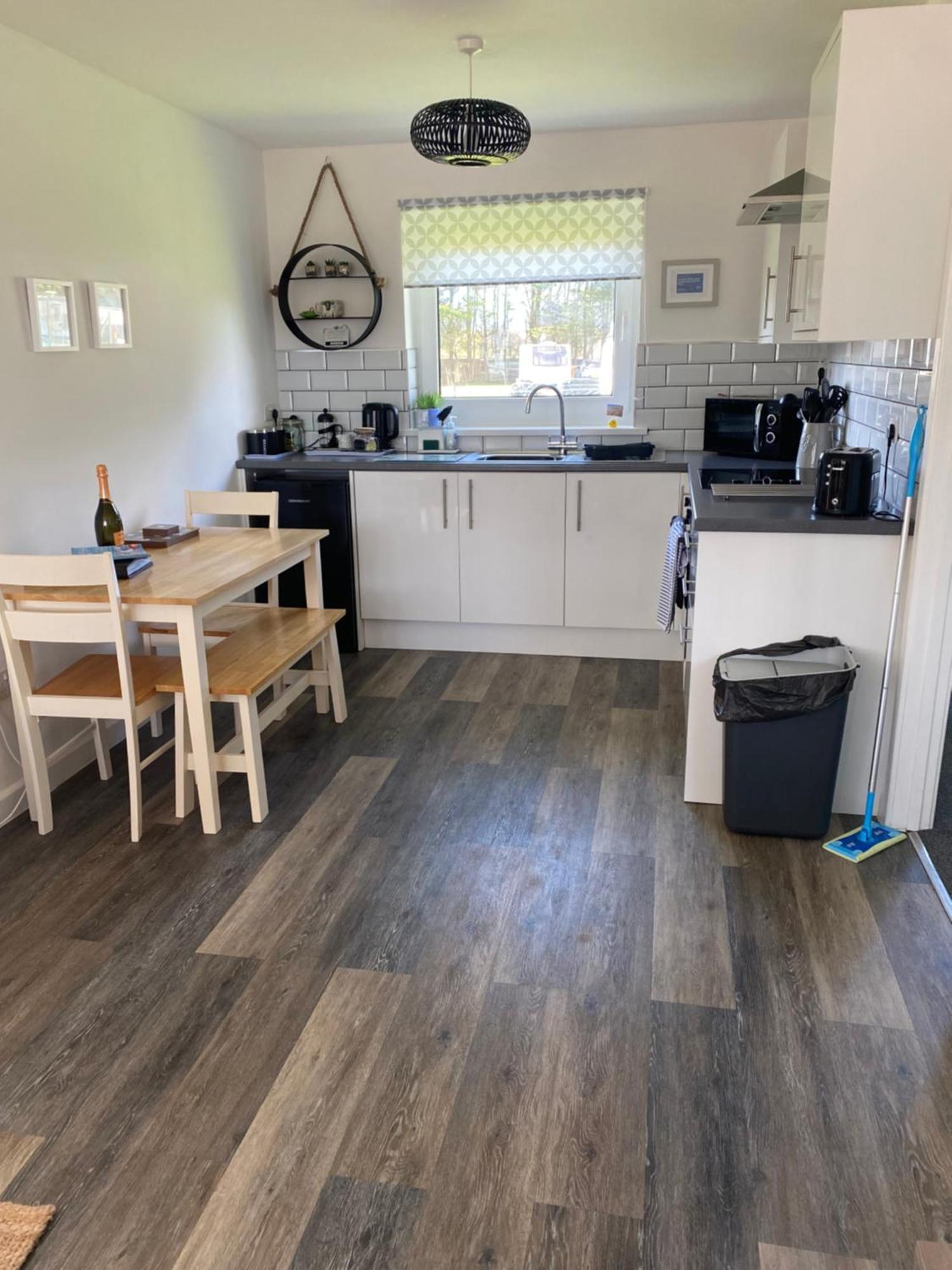 סוואנסי 44 Gower Holiday Village Ty Gwyr Cosy 2 Bedroom Chalet מראה חיצוני תמונה