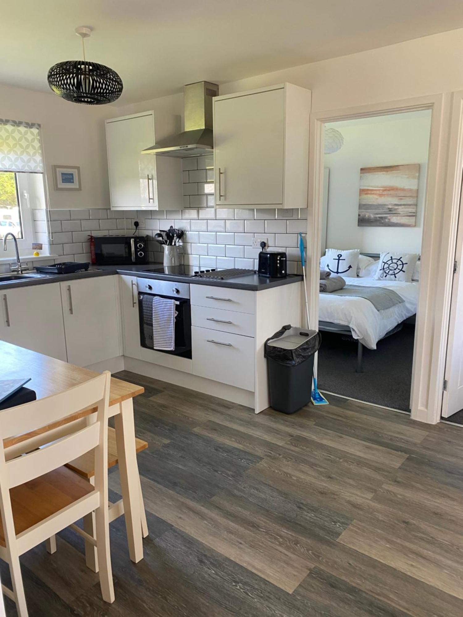 סוואנסי 44 Gower Holiday Village Ty Gwyr Cosy 2 Bedroom Chalet מראה חיצוני תמונה