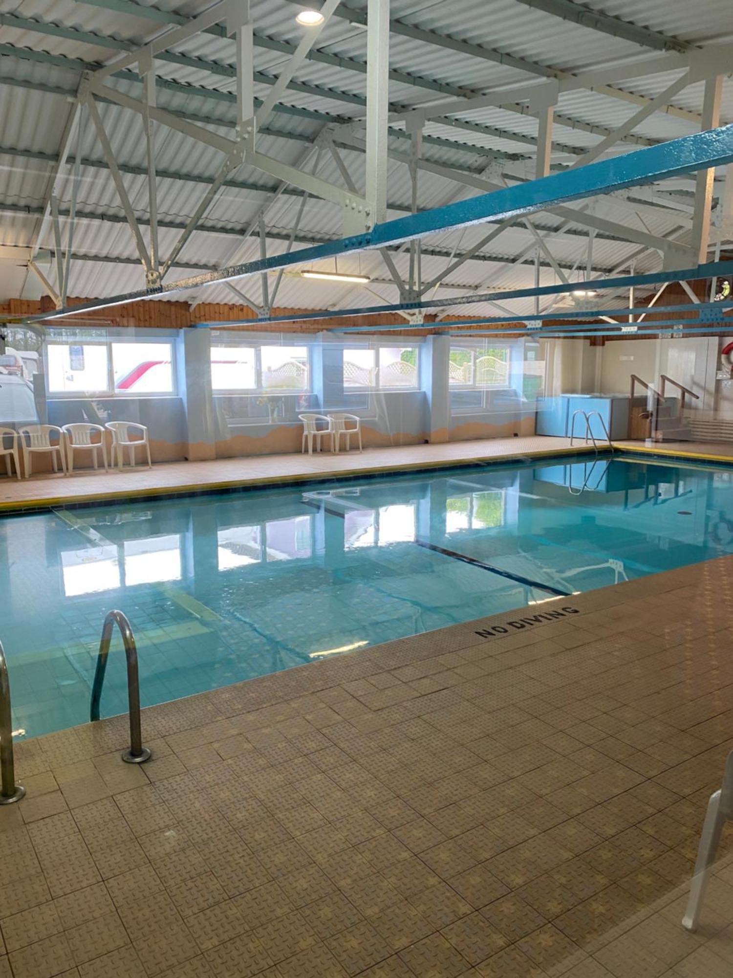 סוואנסי 44 Gower Holiday Village Ty Gwyr Cosy 2 Bedroom Chalet מראה חיצוני תמונה