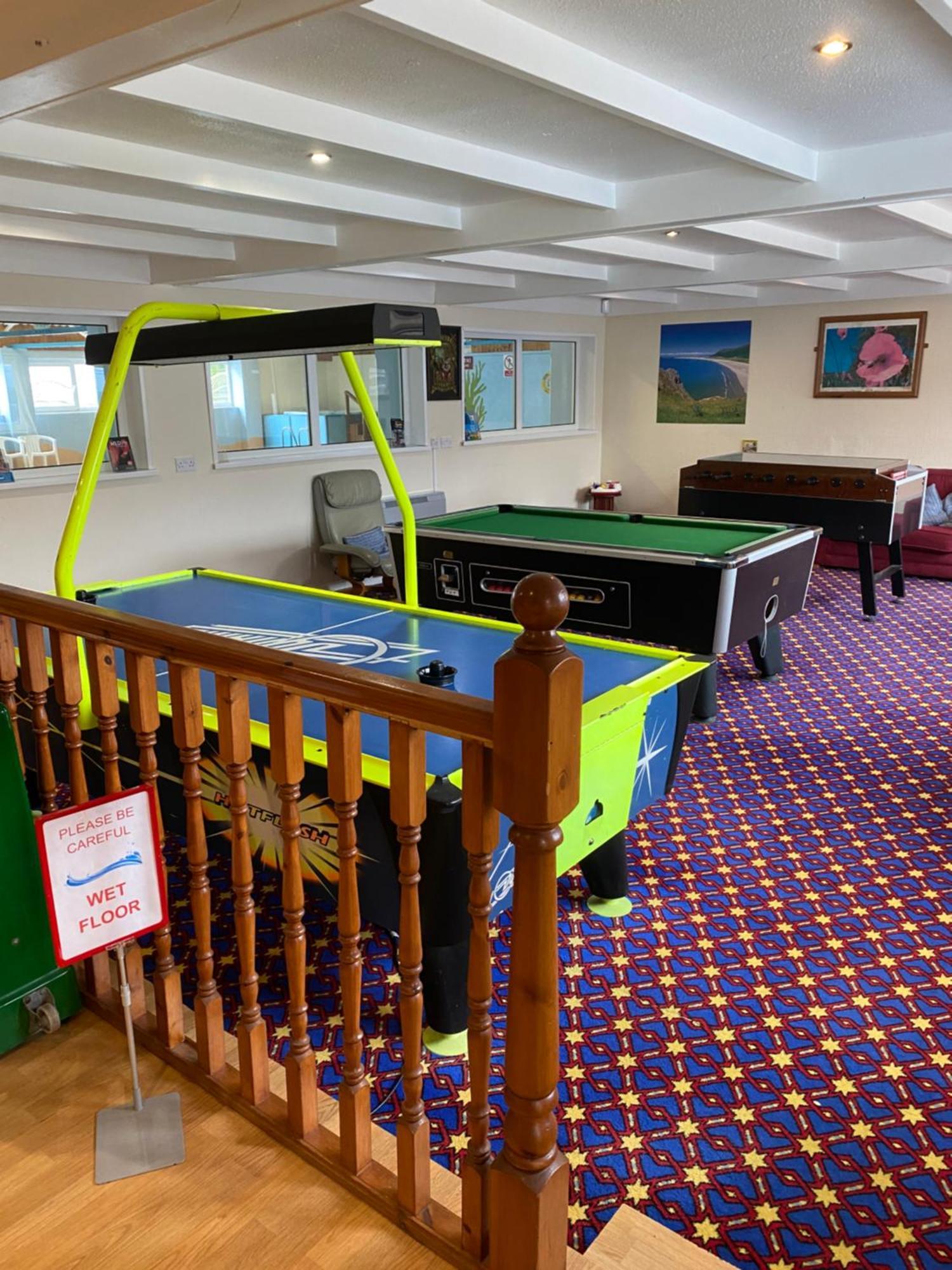 סוואנסי 44 Gower Holiday Village Ty Gwyr Cosy 2 Bedroom Chalet מראה חיצוני תמונה