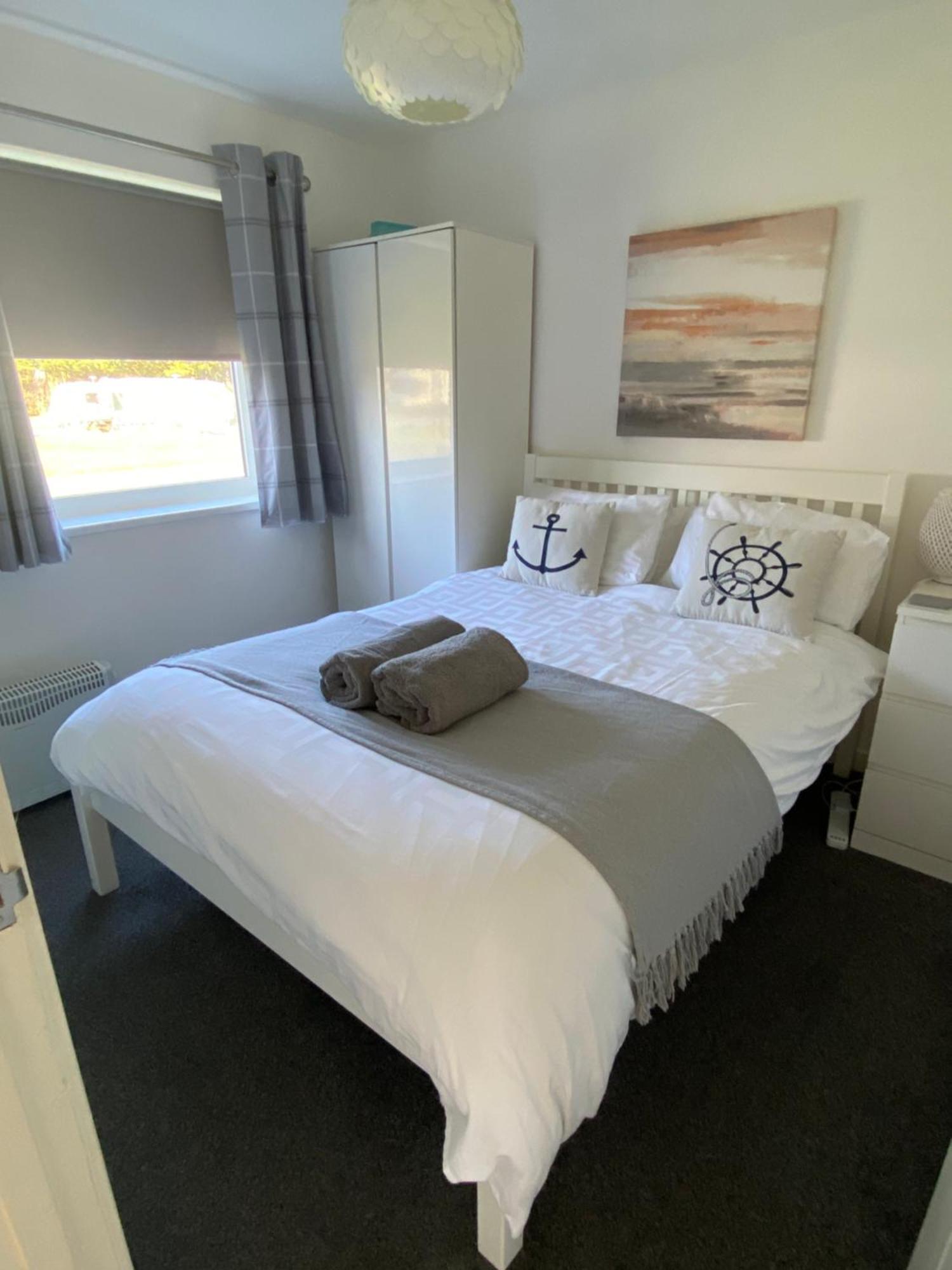 סוואנסי 44 Gower Holiday Village Ty Gwyr Cosy 2 Bedroom Chalet מראה חיצוני תמונה