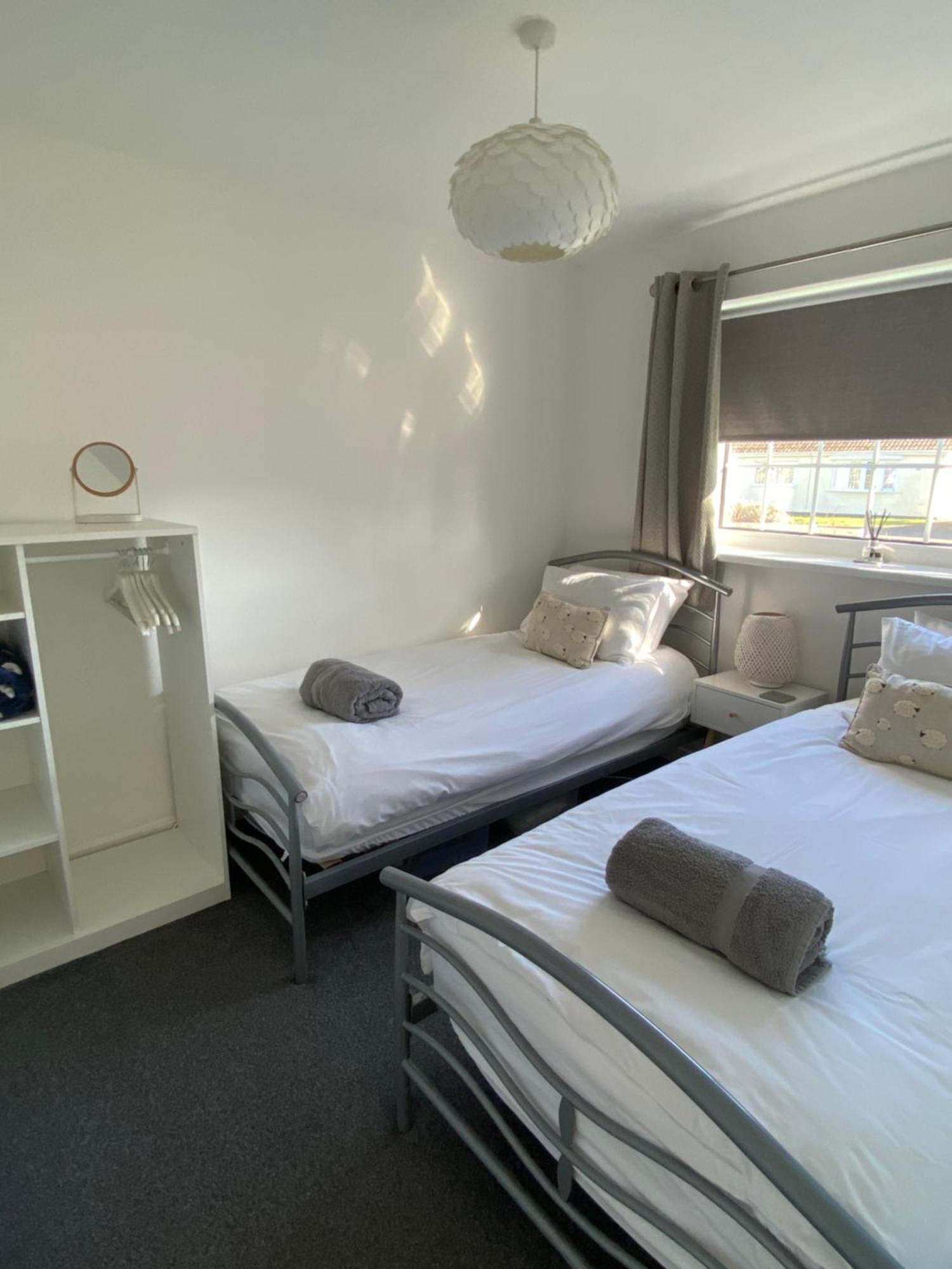 סוואנסי 44 Gower Holiday Village Ty Gwyr Cosy 2 Bedroom Chalet מראה חיצוני תמונה