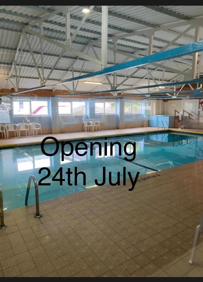 סוואנסי 44 Gower Holiday Village Ty Gwyr Cosy 2 Bedroom Chalet מראה חיצוני תמונה